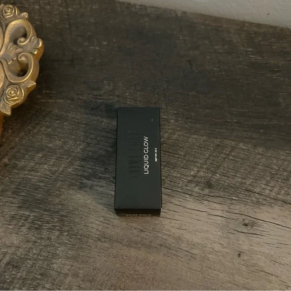 Saint Luxe Liquid Glow PINK Highlighter 10g NEW IN BOX Full Size - Picture 3 of 4